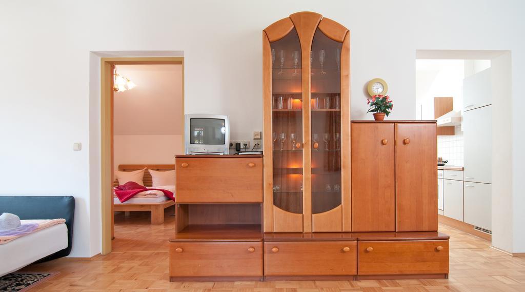 Gaestehaus Lutschounig 팍암시 외부 사진