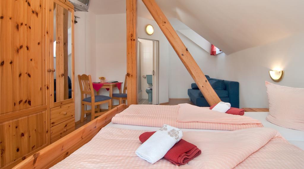 Gaestehaus Lutschounig 팍암시 외부 사진
