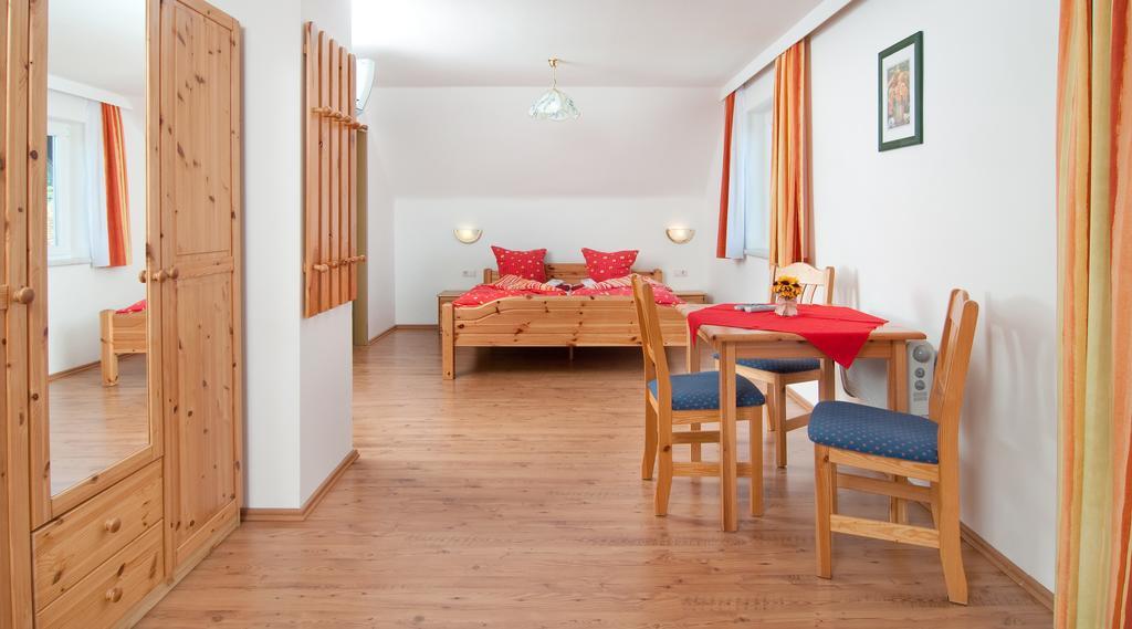 Gaestehaus Lutschounig 팍암시 외부 사진